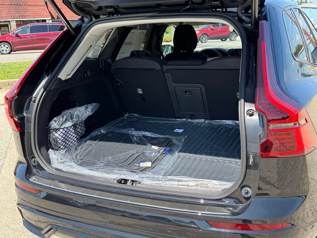 New 2026 Volvo XC60 T8 Plus w/ Protection Package Premier AWD/4WD image 13