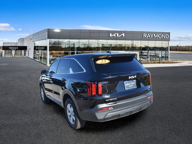 Certified 2023 Kia Sorento LX AWD/4WD image 6