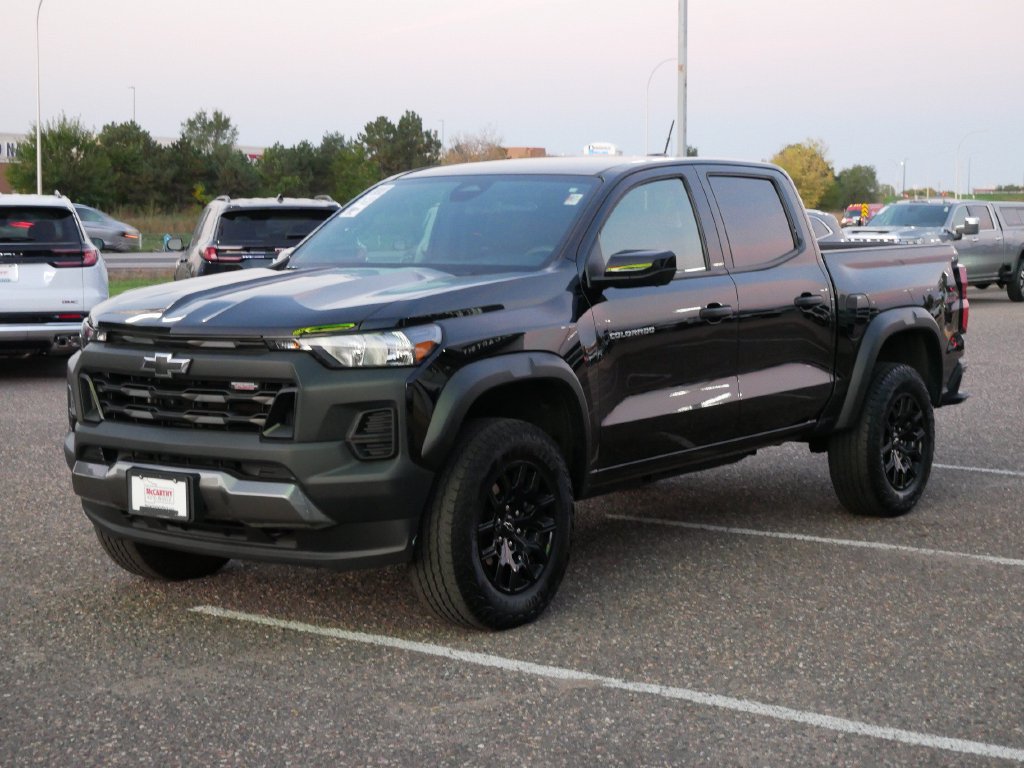 Used 2024 Chevrolet Colorado Trail Boss w/ Technology Package AWD/4WD image 5