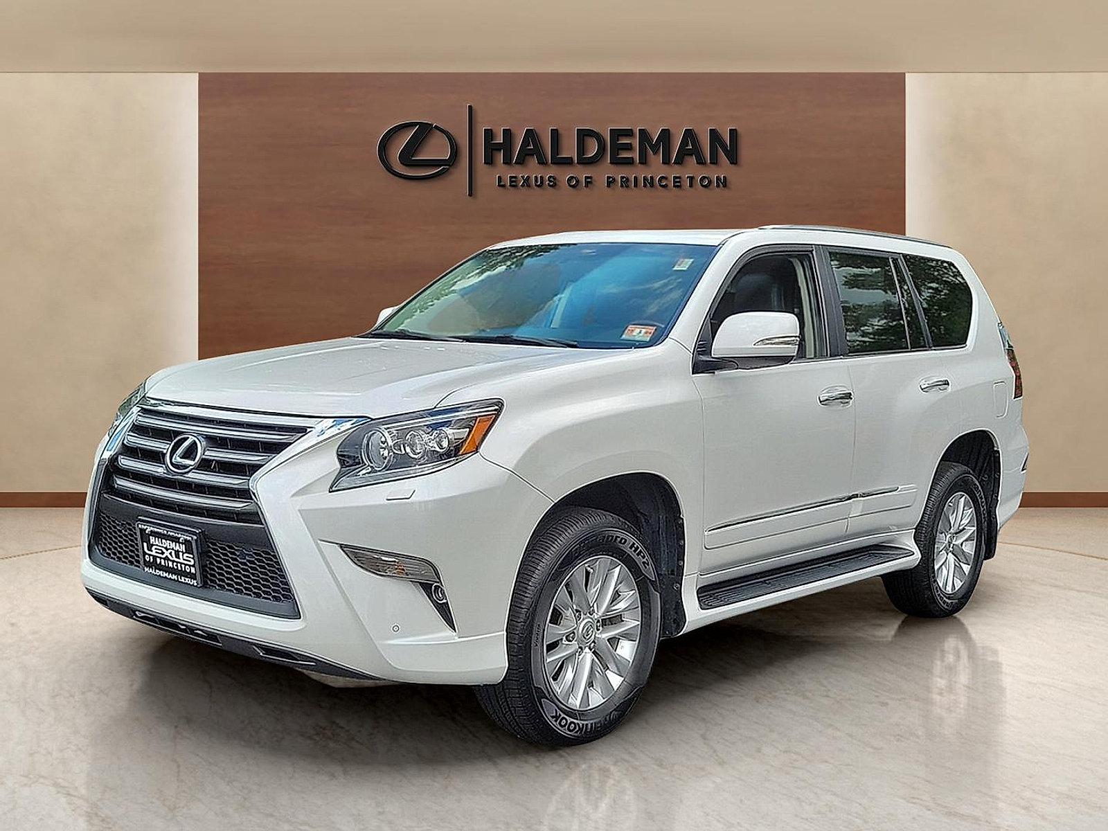 Used 2015 Lexus GX 460 w/ Premium Package AWD/4WD image 3