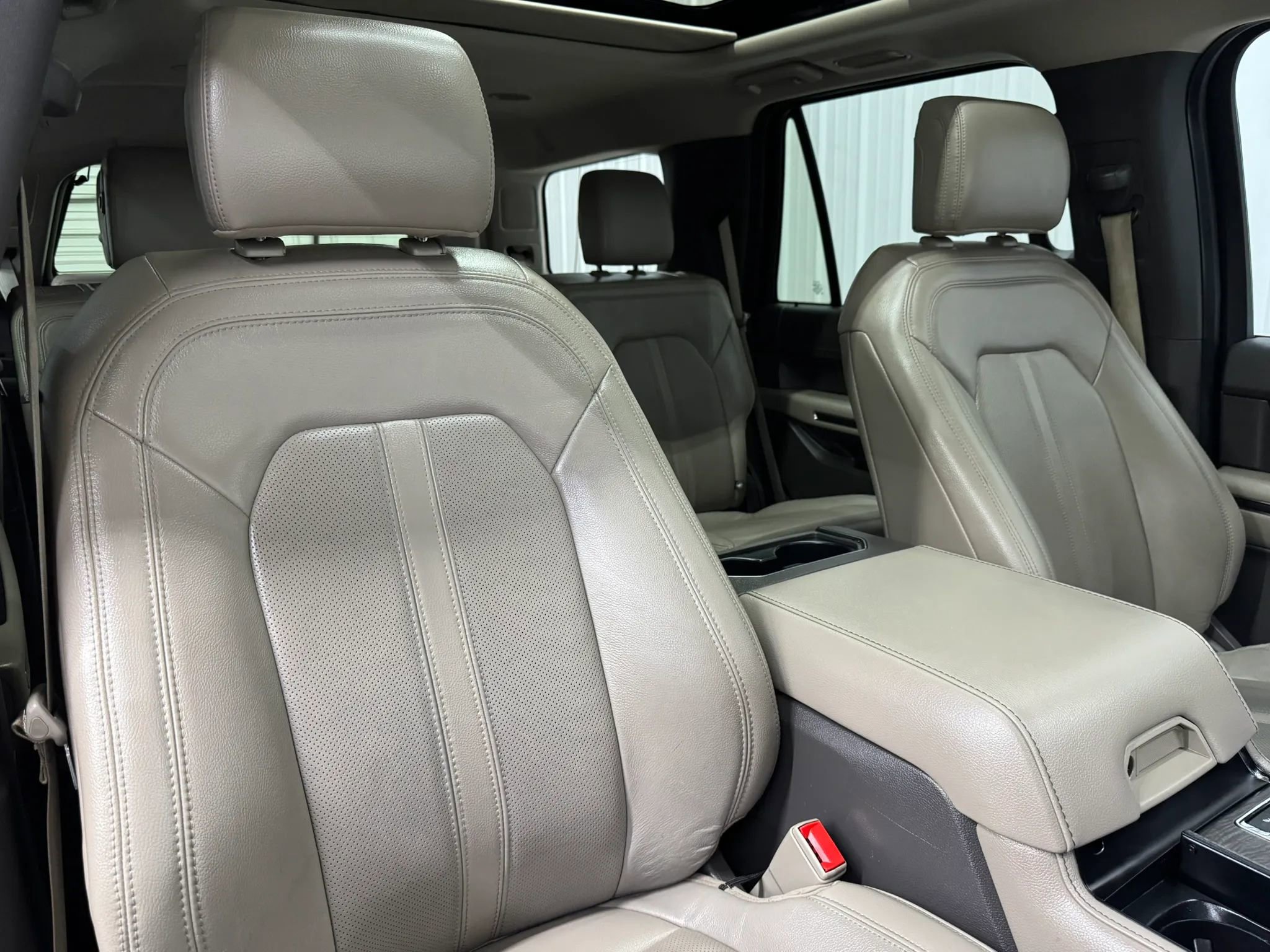 Used 2019 Ford Expedition Limited w/ Equipment Group 302A RWD image 13