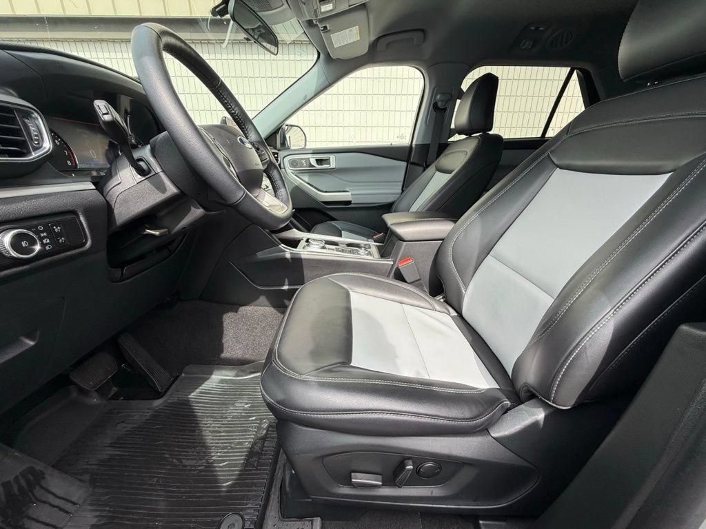 Used 2023 Ford Explorer XLT w/ Equipment Group 202A AWD/4WD image 21