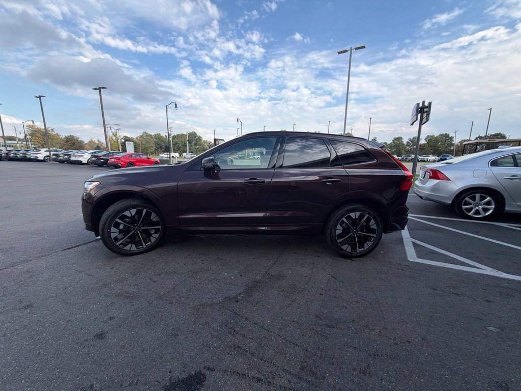 New 2027 Volvo XC60 B5 Plus AWD/4WD image 4