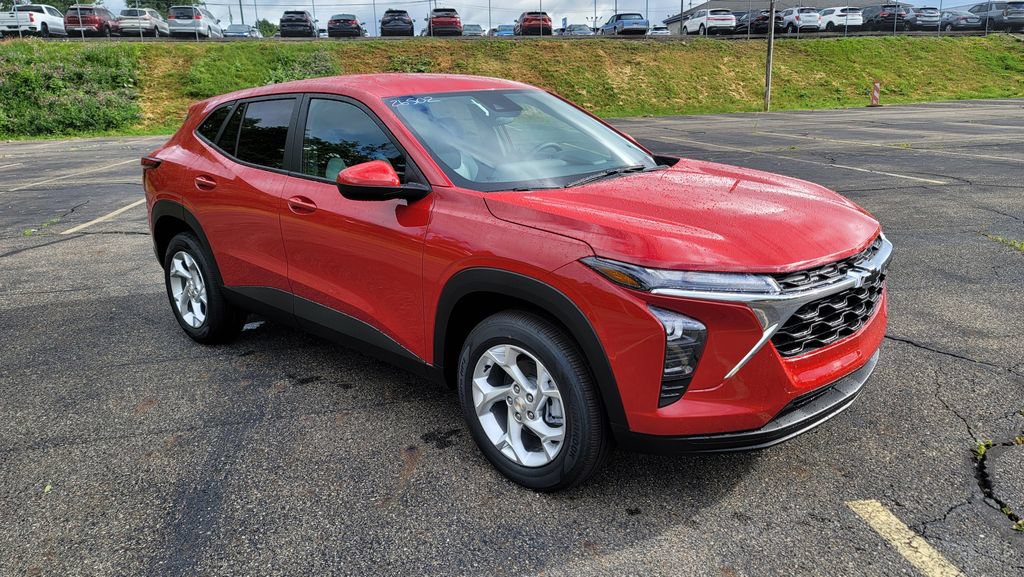New 2026 Chevrolet Trax LS w/ LS Convenience Package FWD image 16