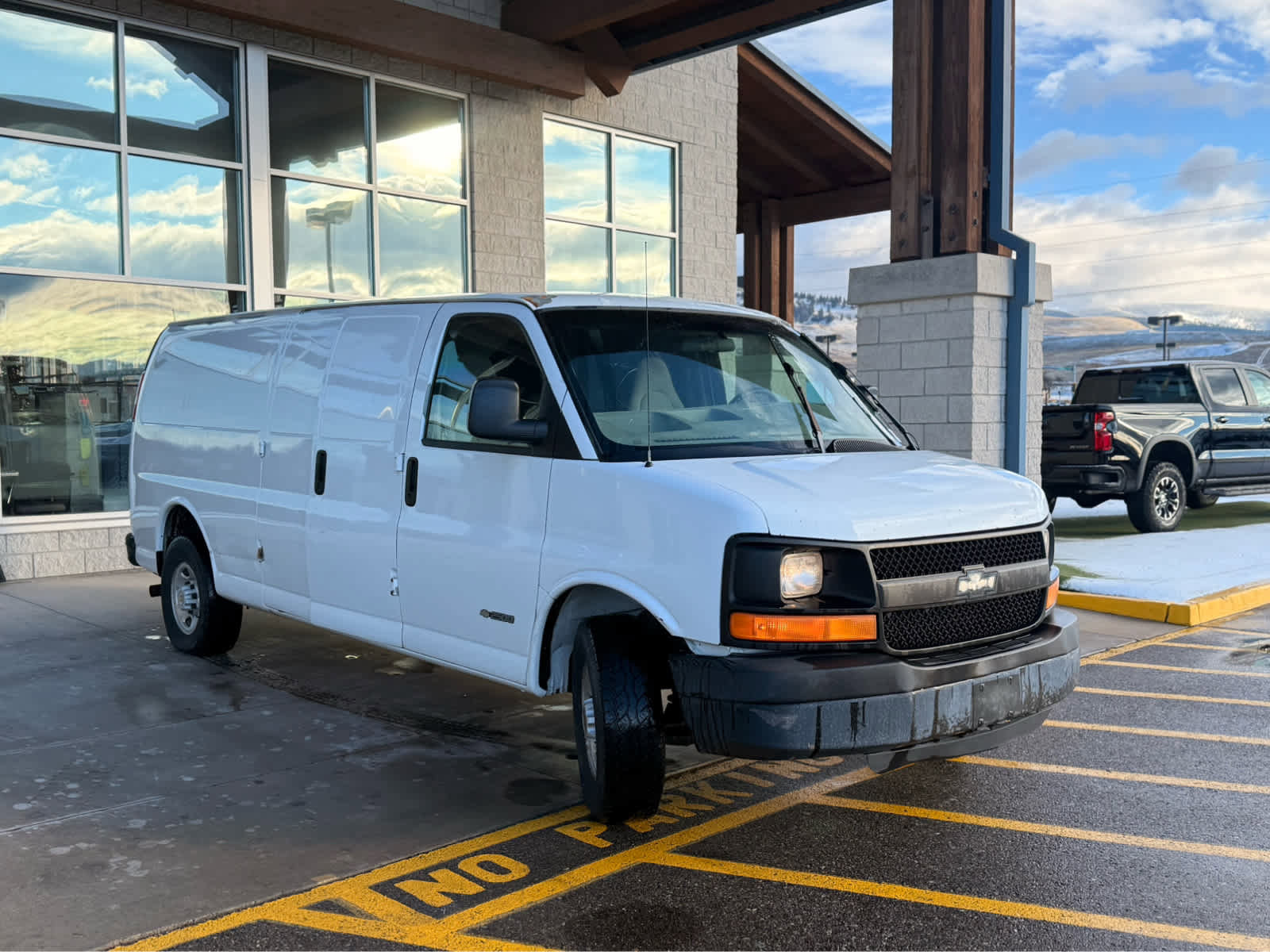 Used 2005 Chevrolet Express 2500 Extended image 2