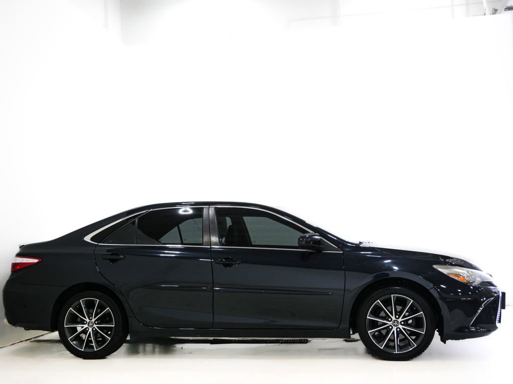 Used 2015 Toyota Camry XSE w/ Moonroof Package image 5