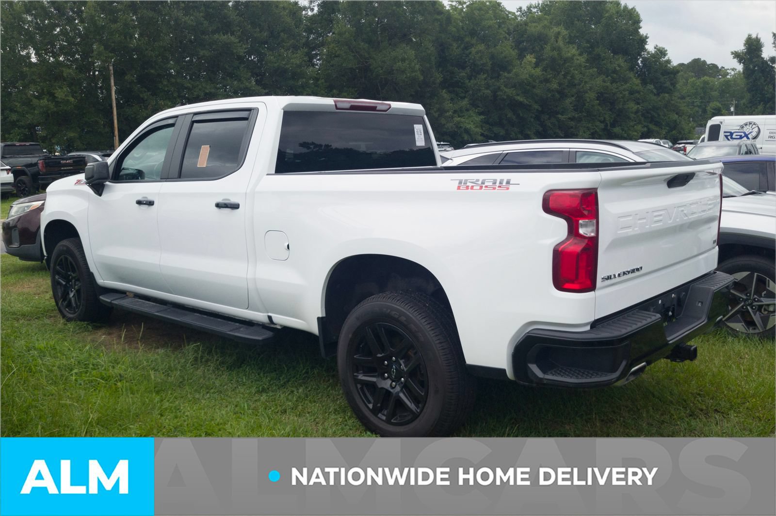 Used 2021 Chevrolet Silverado 1500 LT Trail Boss w/ Bed Protection Package AWD/4WD image 4