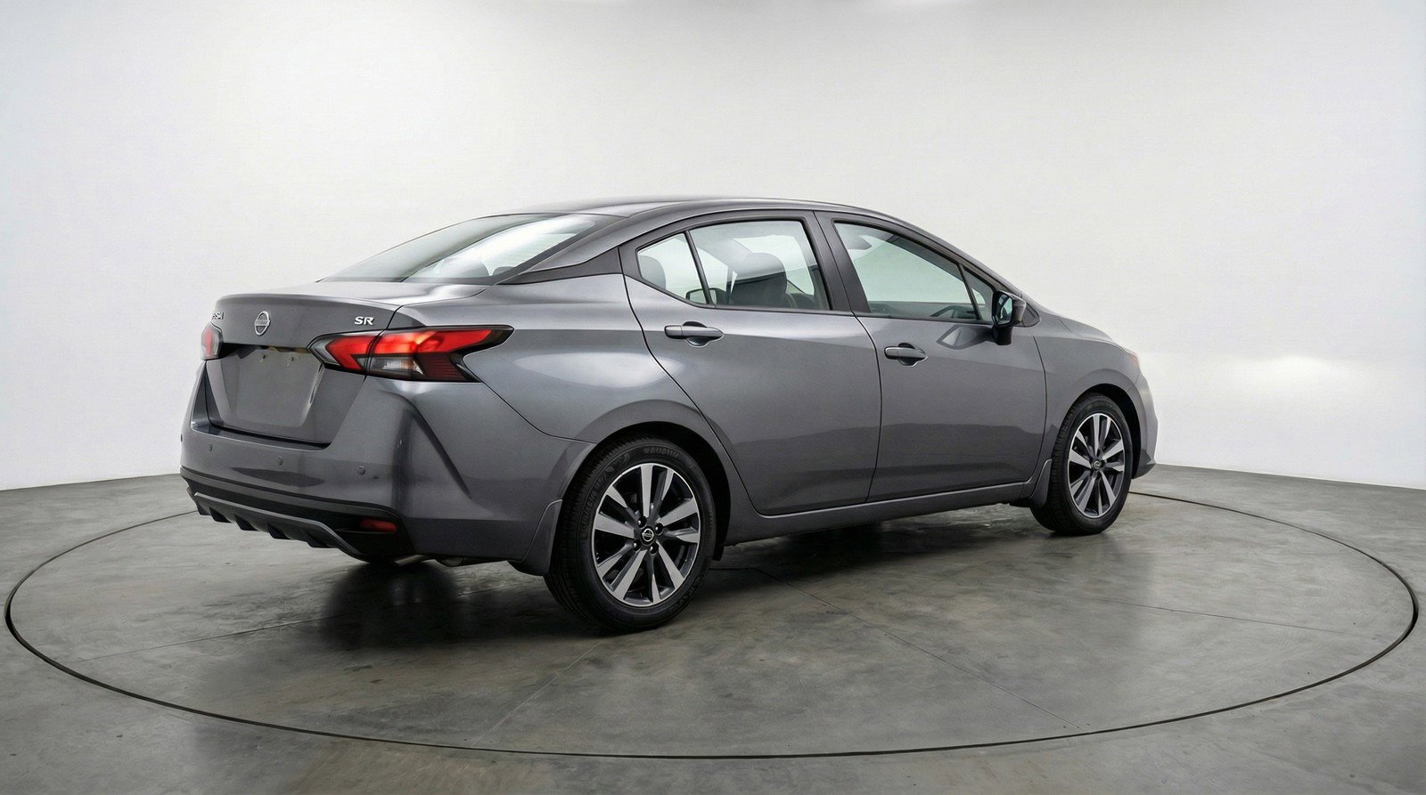 Used 2025 Nissan Versa SV image 9