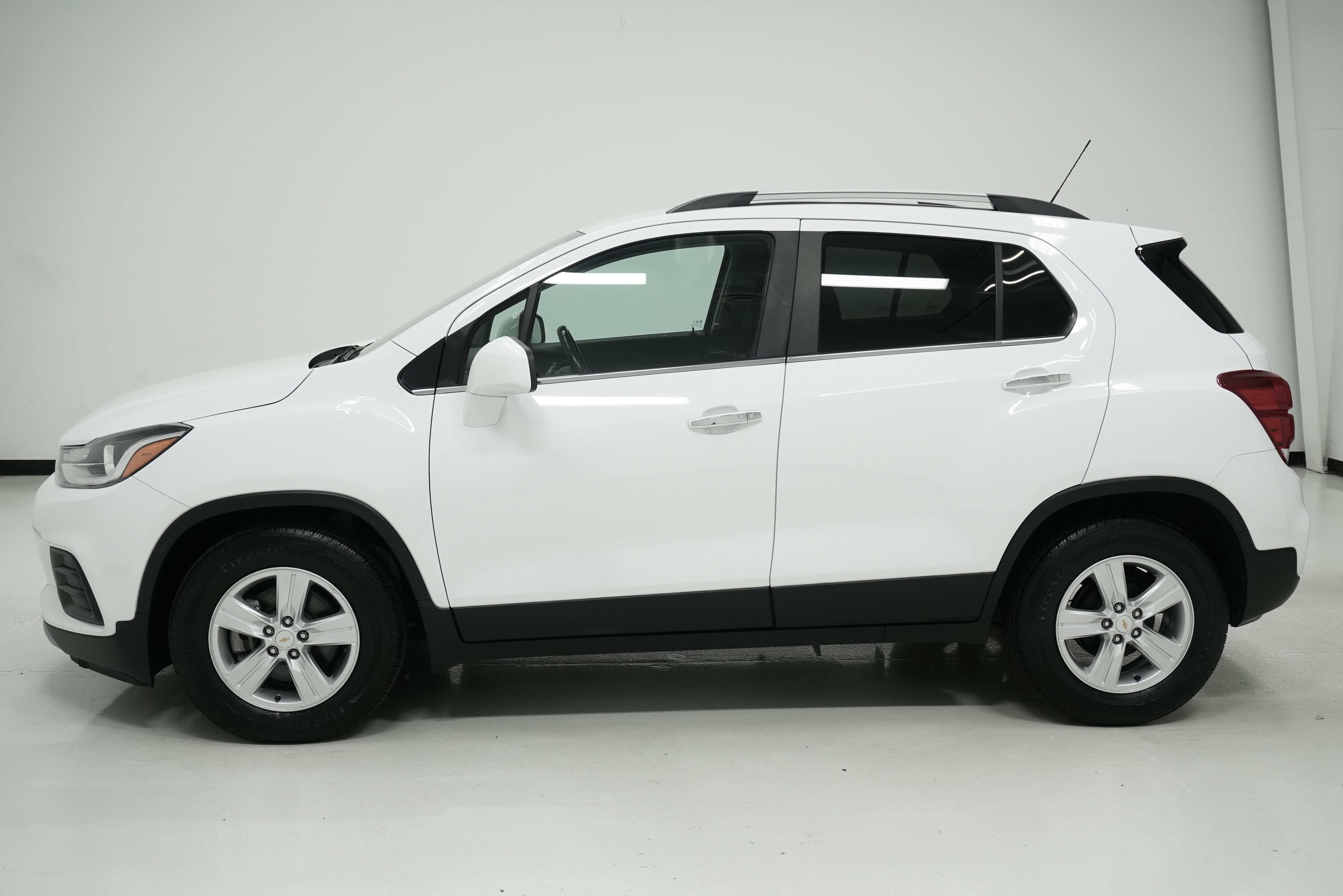 Used 2020 Chevrolet Trax LT w/ LT Convenience Package image 7