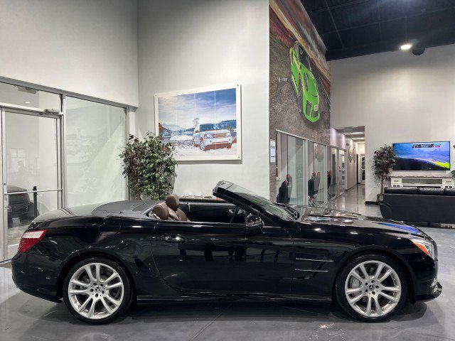 Used 2015 Mercedes-Benz SL 400 w/ Premium I Package image 24