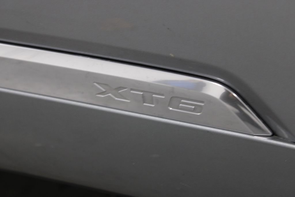Used 2025 Cadillac XT6 Premium Luxury image 12