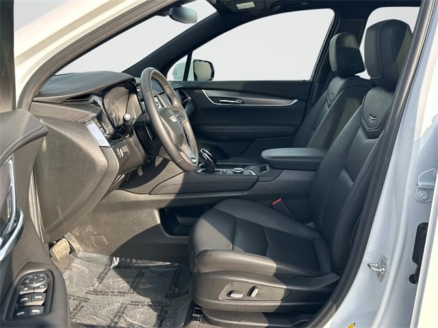 Used 2025 Cadillac XT6 Luxury image 16