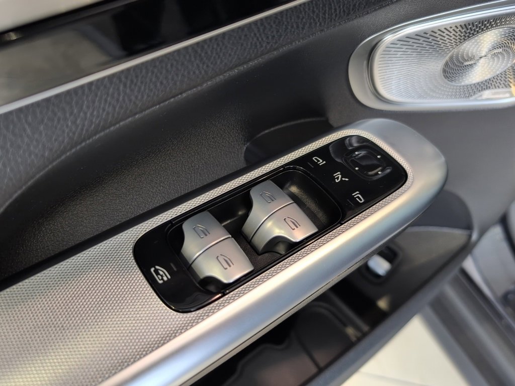 Used 2023 Mercedes-Benz GLC 300 4MATIC image 10