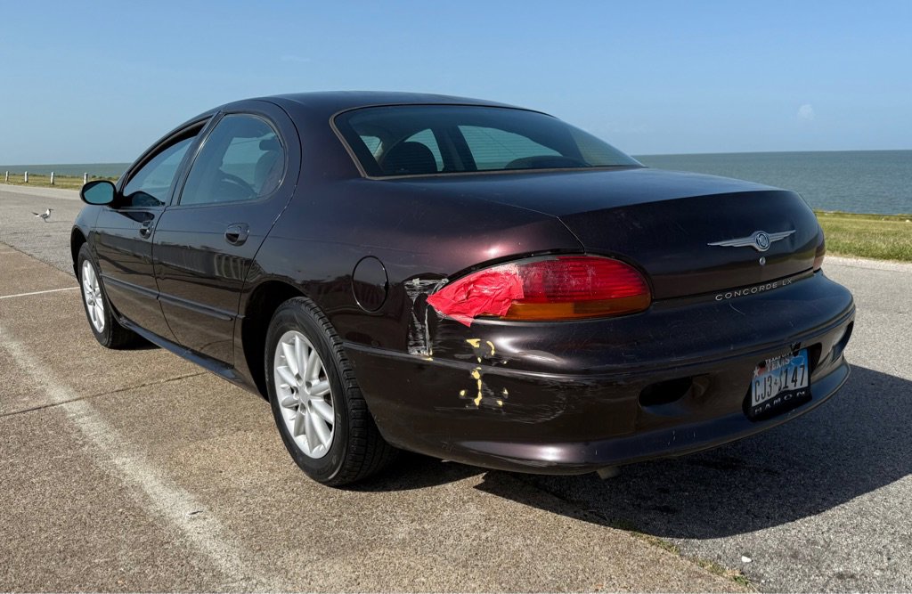 Used 2004 Chrysler Concorde LX image 6