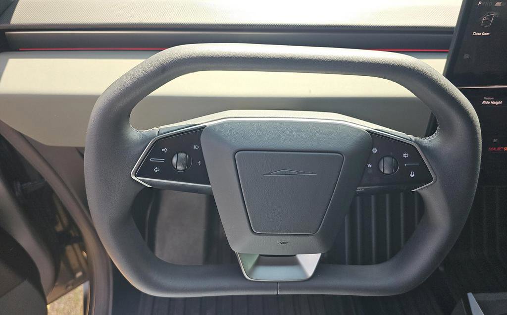 Used 2025 Tesla Cybertruck AWD Crew Cab image 4