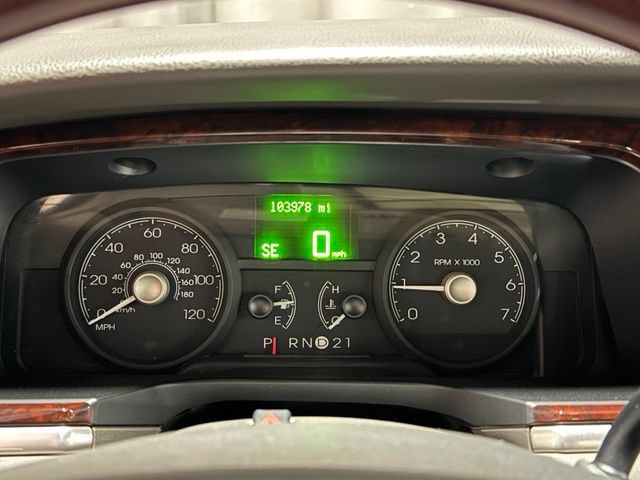 Used 2006 Lincoln Town Car Designer Series RWD image 16
