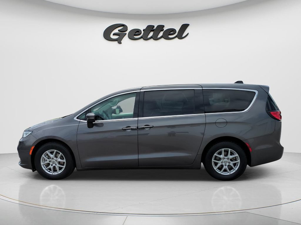 Used 2023 Chrysler Pacifica Touring-L FWD image 8