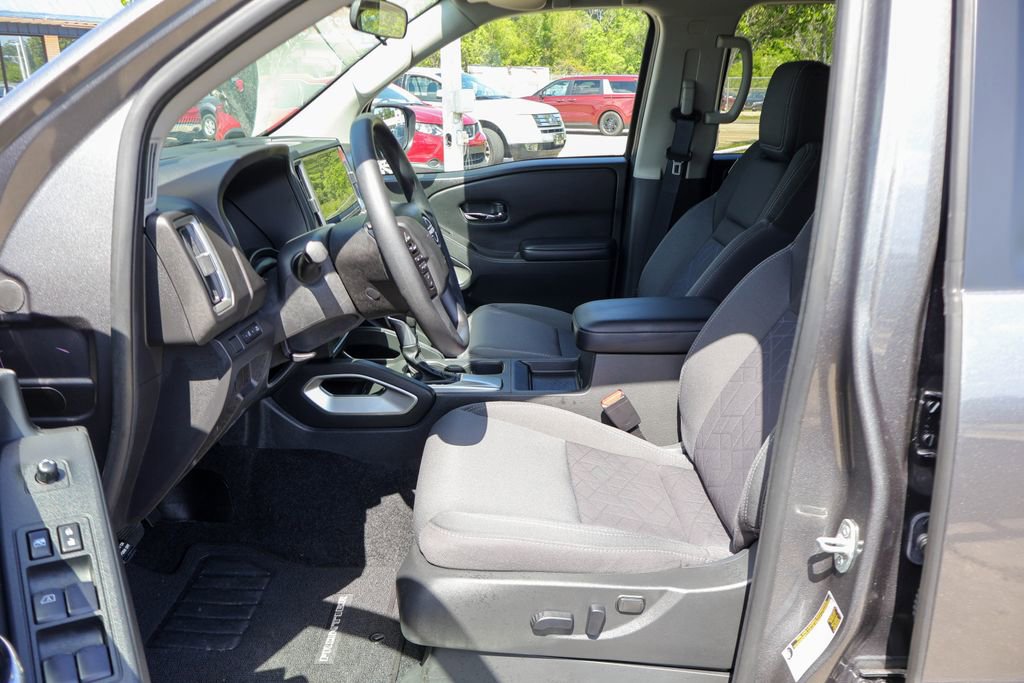 Used 2025 Nissan Frontier SV RWD image 7
