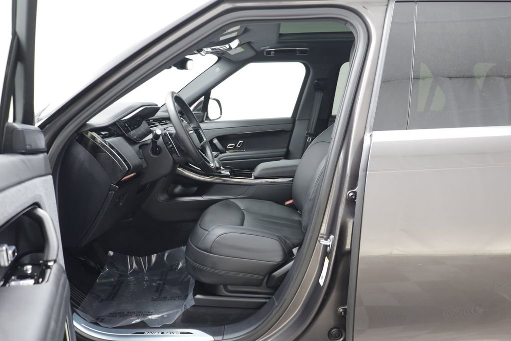 Certified 2025 Land Rover Range Rover Sport SE AWD/4WD image 5