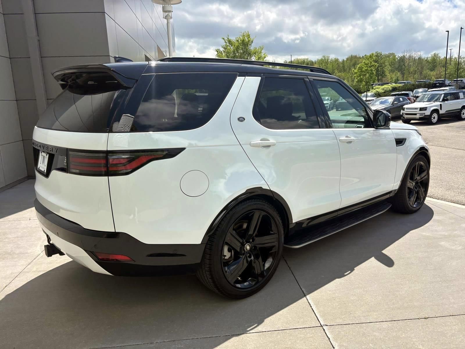 Used 2025 Land Rover Discovery Dynamic SE AWD/4WD image 5