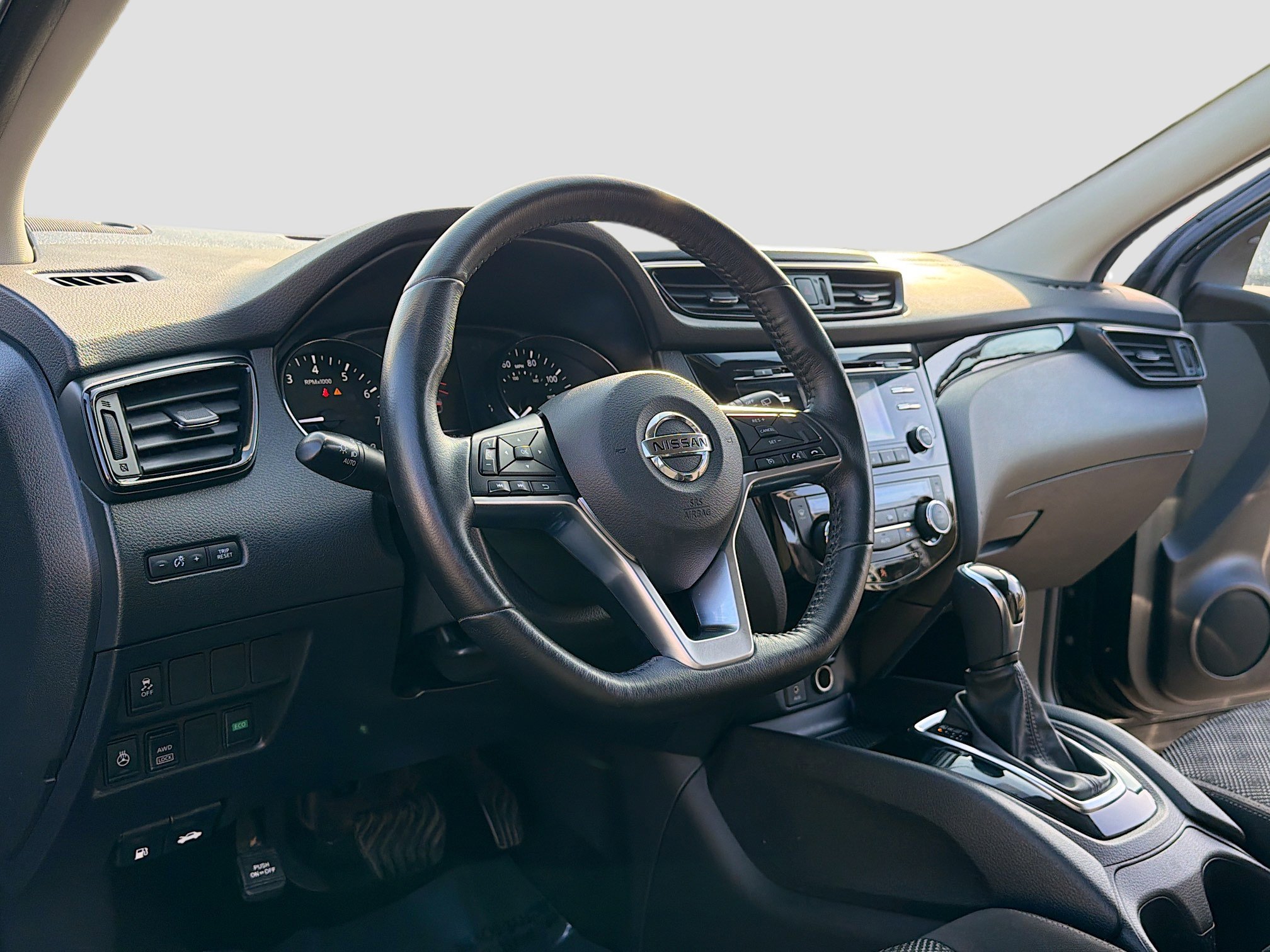 Used 2018 Nissan Rogue Sport SV w/ SV All-Weather Package AWD/4WD image 4