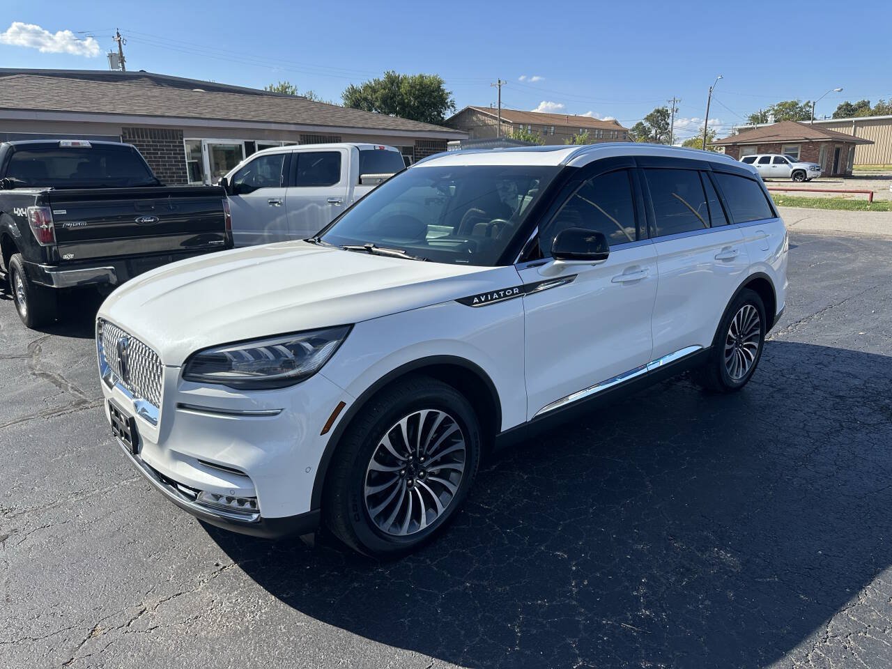 Used 2021 Lincoln Aviator Reserve w/ Equipment Group 201A AWD/4WD image 2
