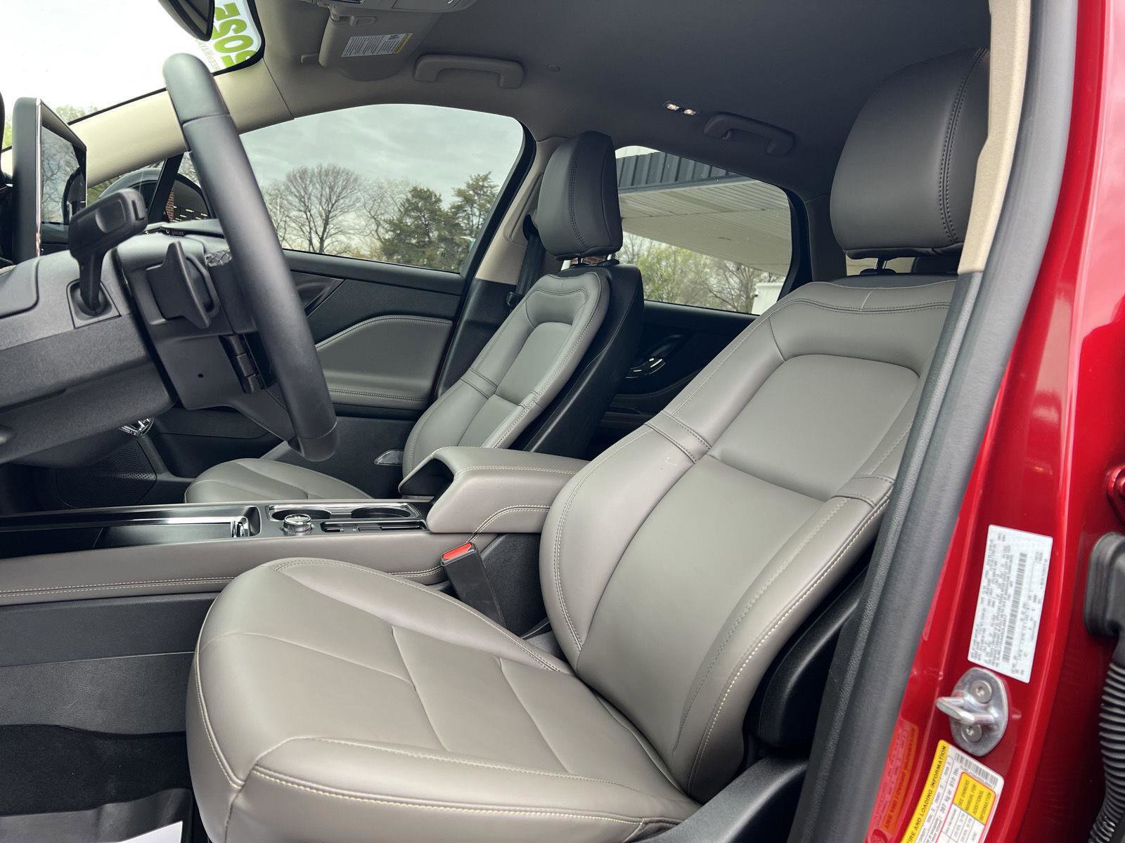 Used 2025 Lincoln Corsair AWD image 39