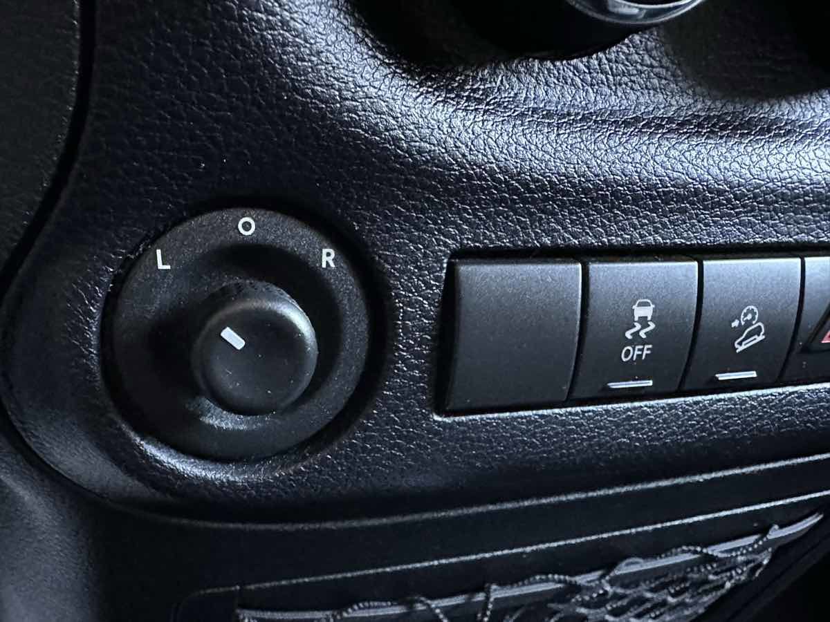 Used 2016 Jeep Wrangler Unlimited Sahara w/ Connectivity Group image 55