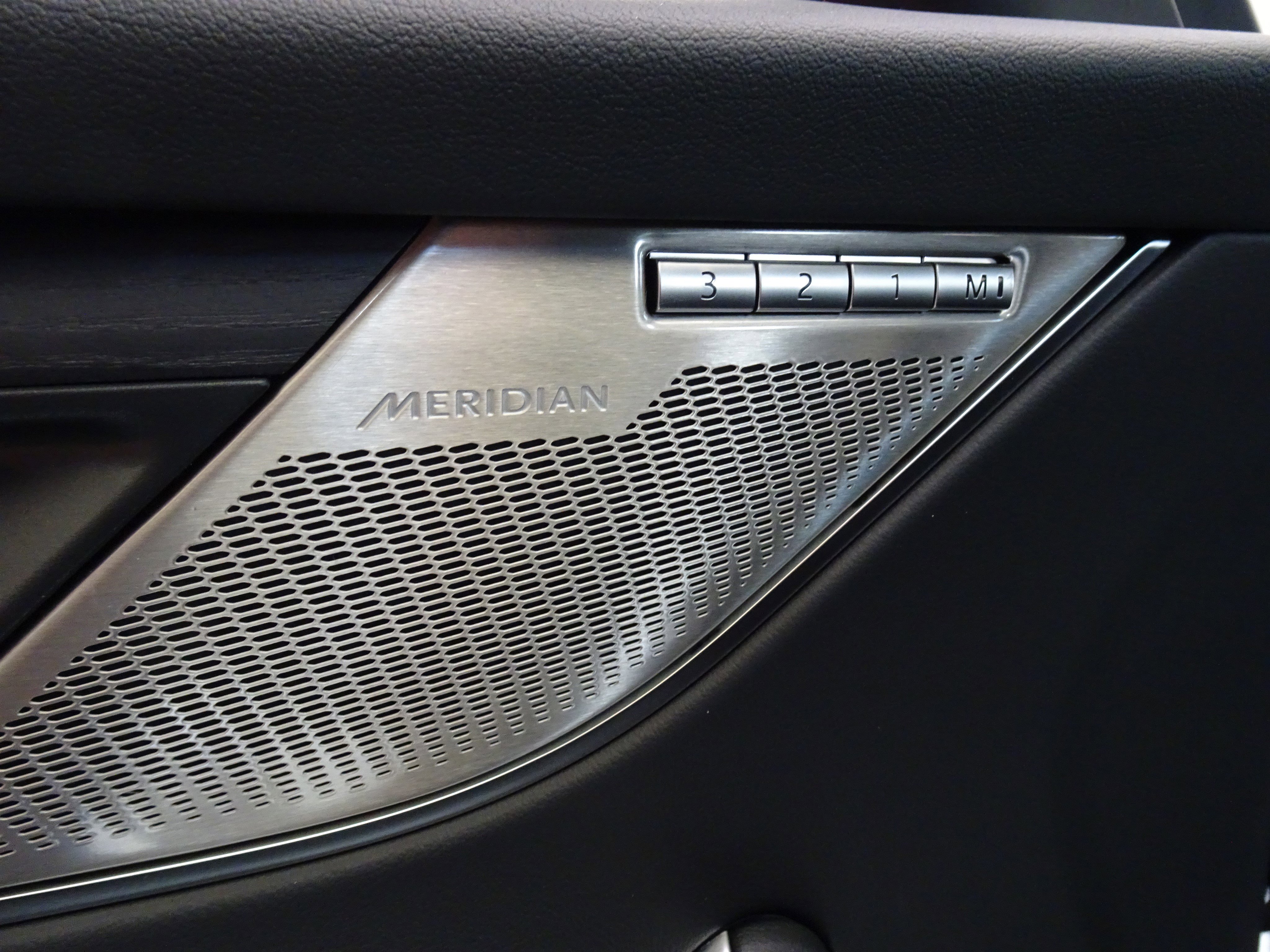 New 2025 Jaguar F-PACE R-Dynamic S image 12