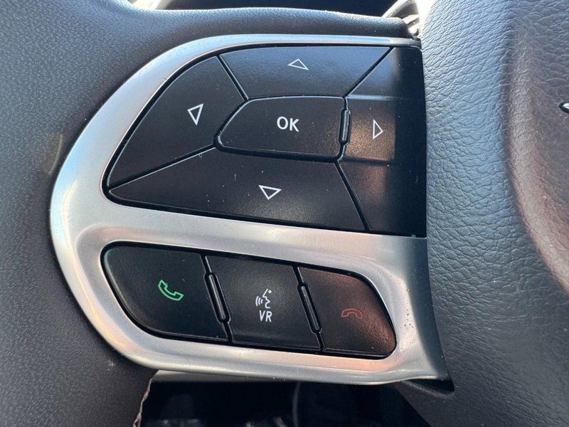 Used 2024 Chrysler Pacifica Touring-L FWD image 17