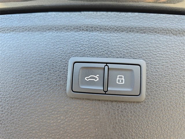 Used 2023 Audi Q5 e Premium Plus w/ Premium Plus Package image 16