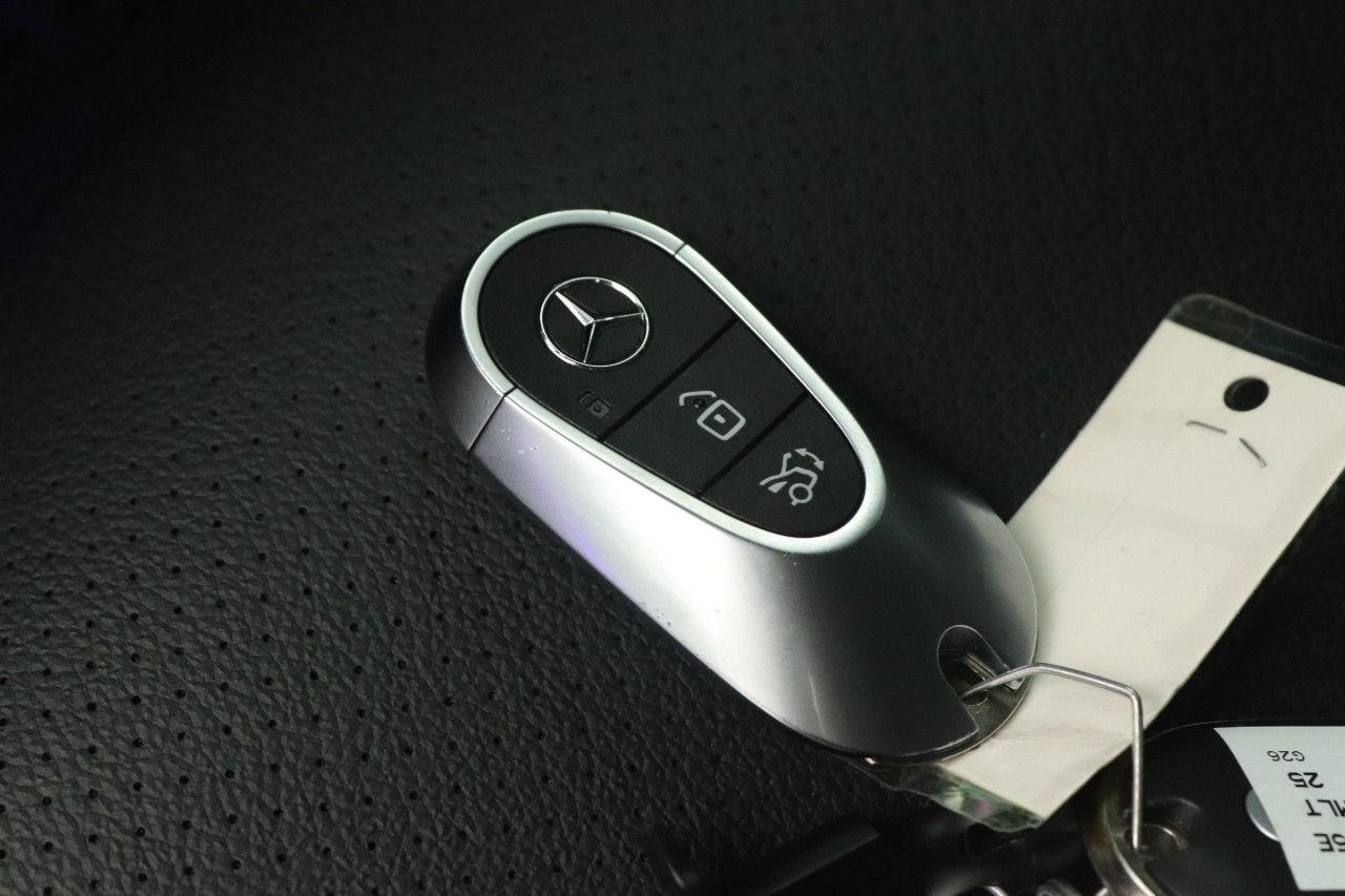 Used 2025 Mercedes-Benz GLC 350e 4MATIC image 23