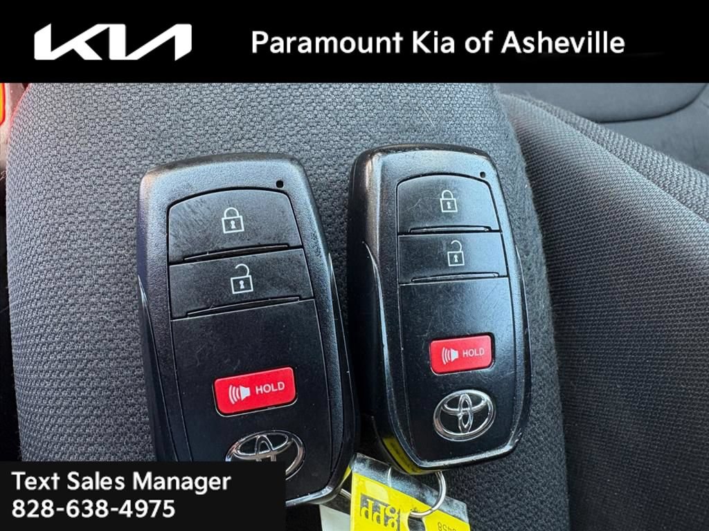 Used 2023 Toyota Corolla Cross LE FWD image 28