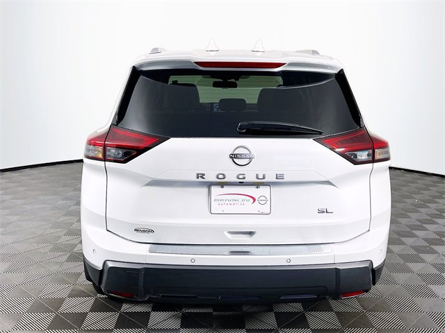 Used 2025 Nissan Rogue SL w/ Tech Package image 7