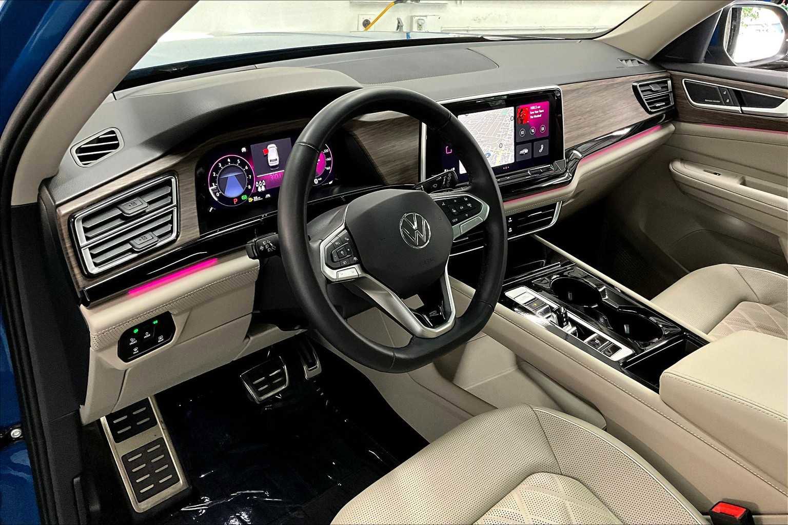 Used 2025 Volkswagen Atlas SEL Premium R-Line image 17