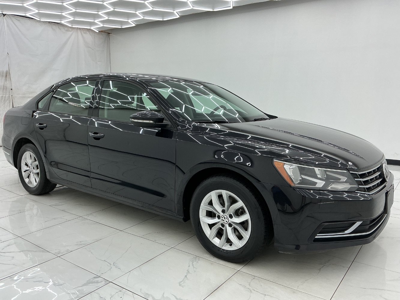 Used 2018 Volkswagen Passat 2.0T S w/ Driver Assistance Package FWD image 7