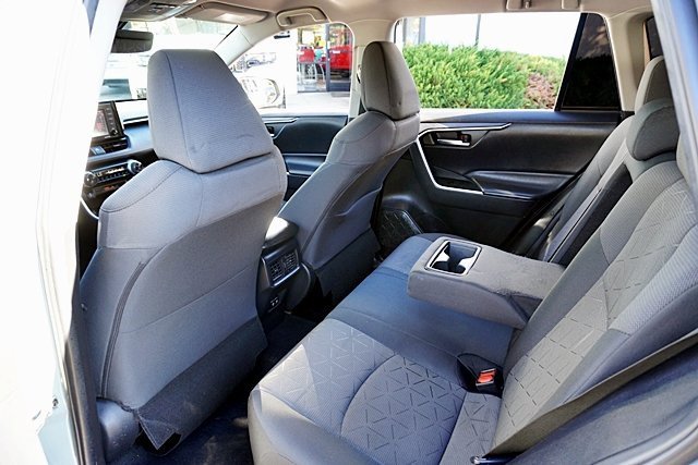 Used 2021 Toyota RAV4 XLE image 17