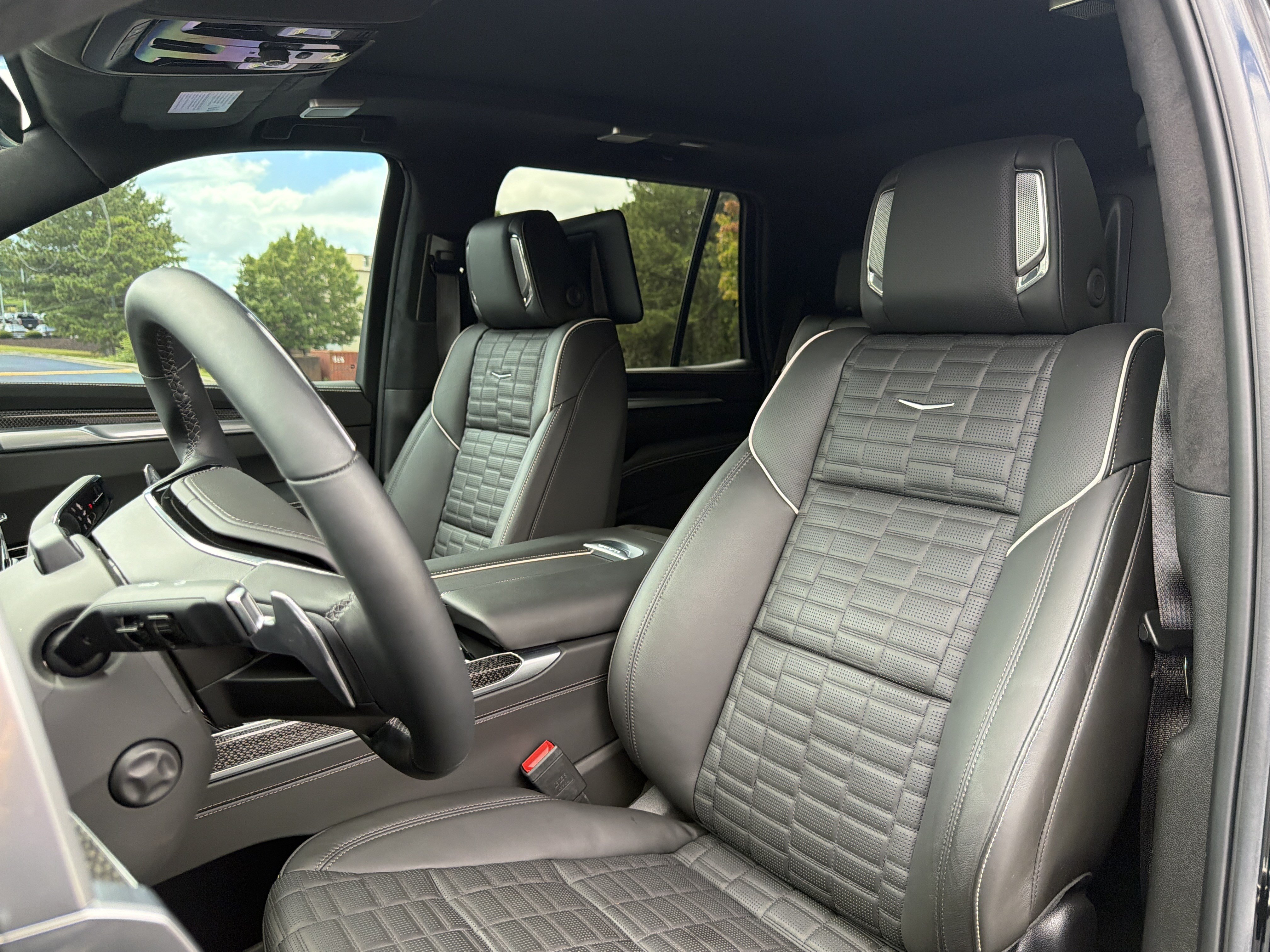 Used 2025 Cadillac Escalade V w/ LPO, ONYX Package AWD/4WD image 7