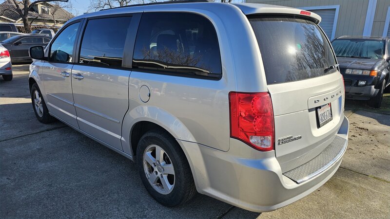 Used 2012 Dodge Grand Caravan SXT FWD image 2