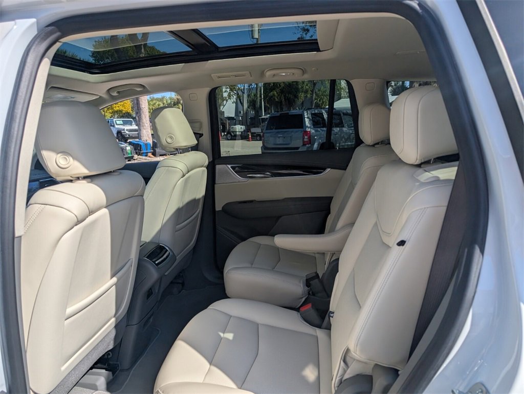 Used 2025 Cadillac XT6 Premium Luxury image 12