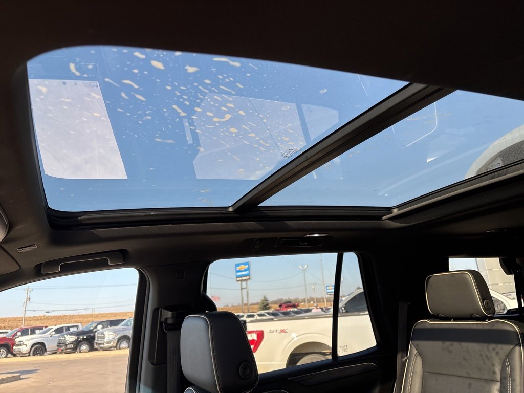 Used 2021 GMC Yukon SLT w/ SLT Luxury Plus Package image 16