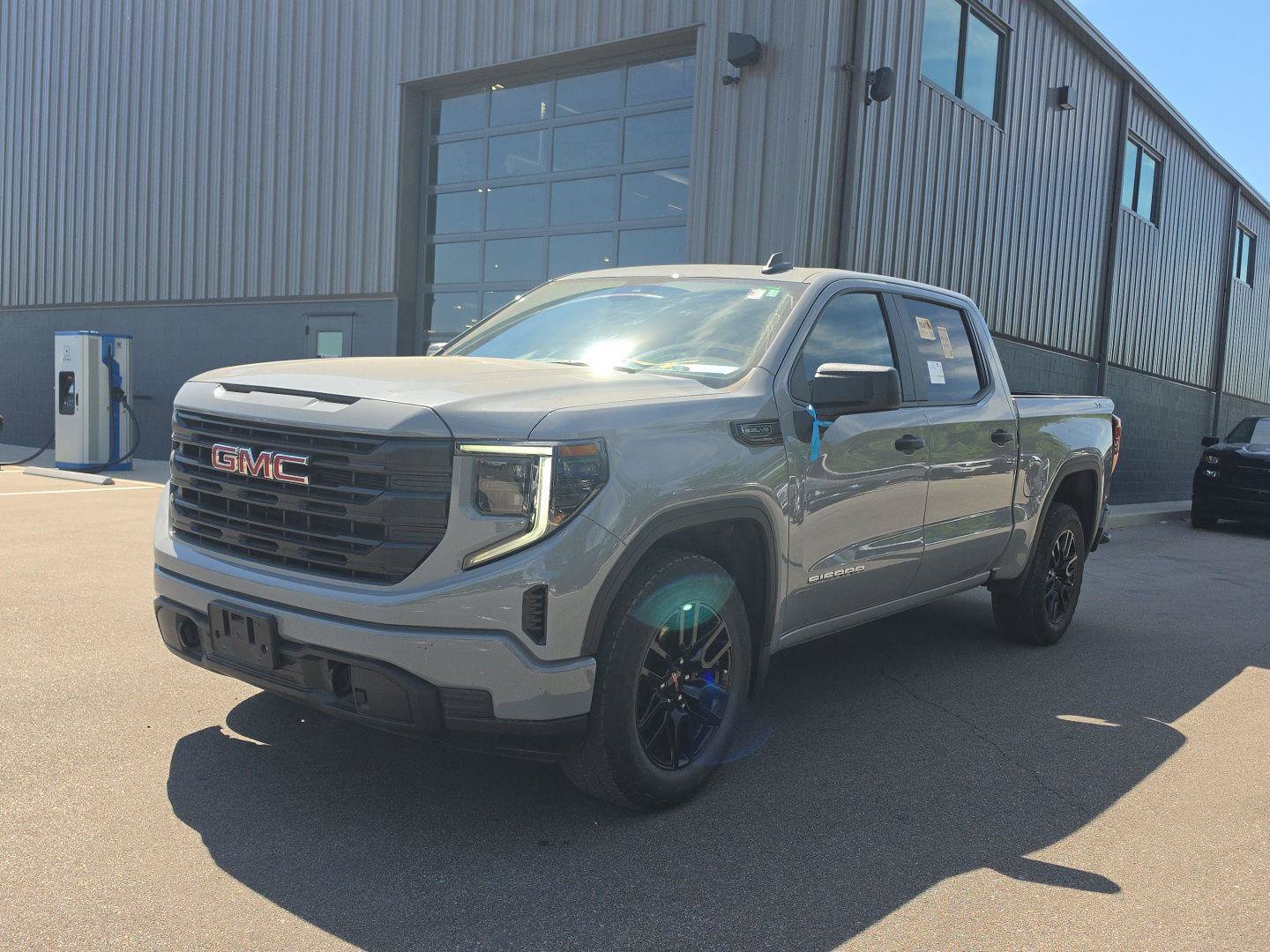 Used 2024 GMC Sierra 1500 Pro w/ Graphite Edition AWD/4WD image 7