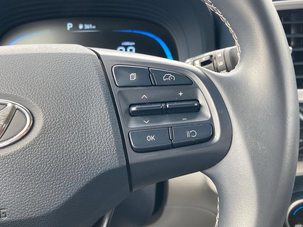 Used 2025 Hyundai Venue Limited FWD image 18