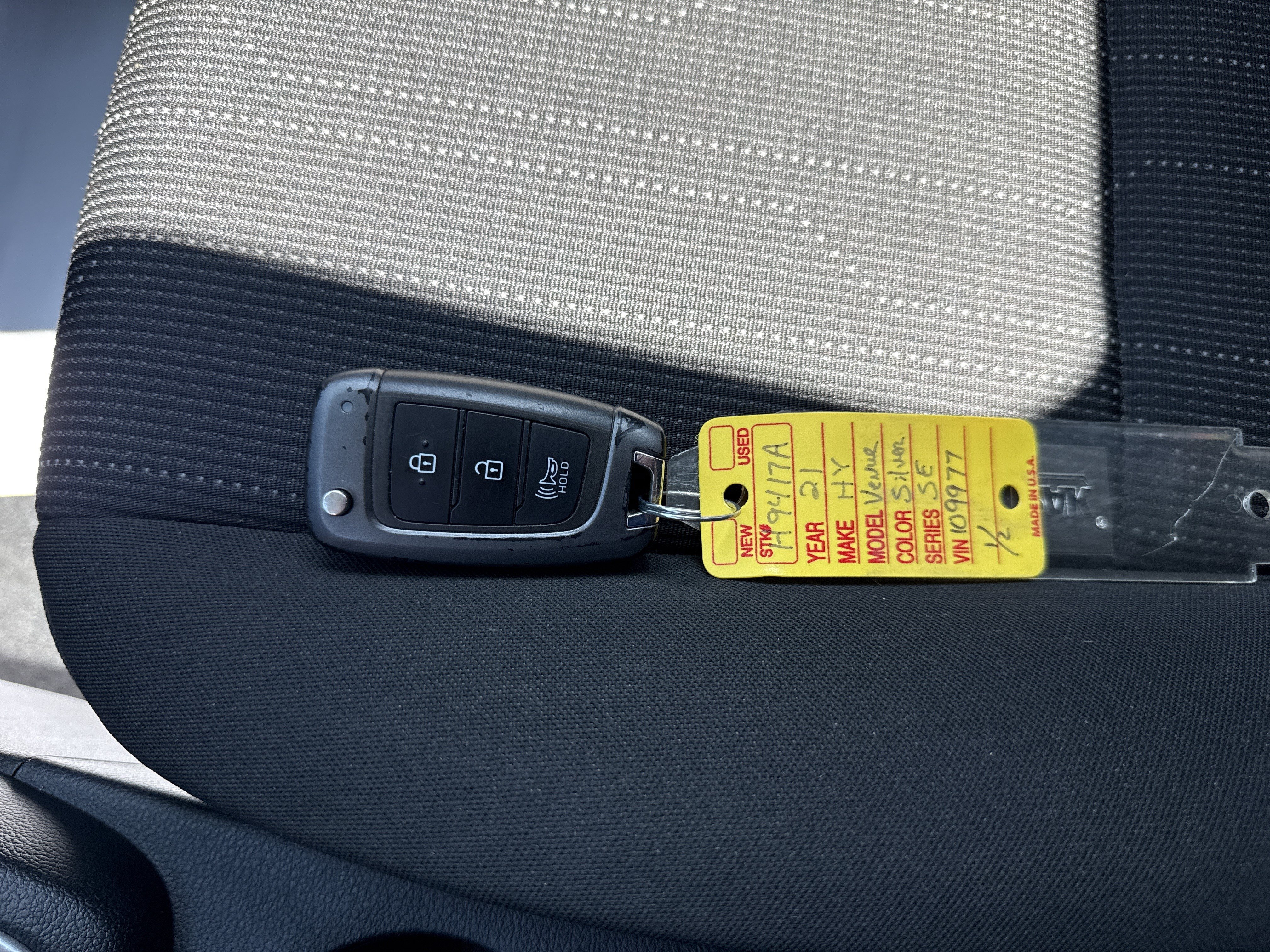Used 2021 Hyundai Venue SE FWD image 28