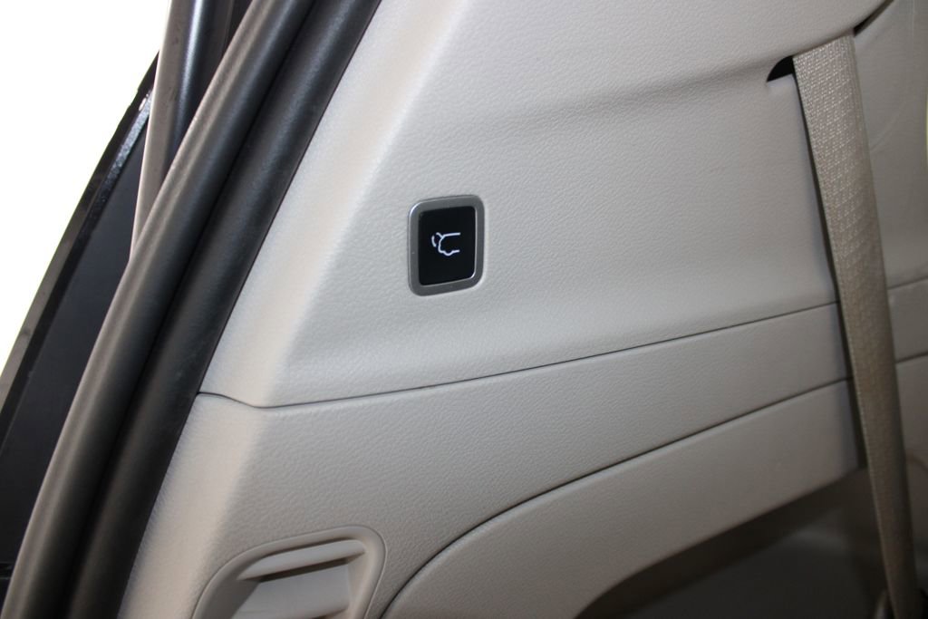 Used 2023 Chrysler Voyager LX FWD image 27