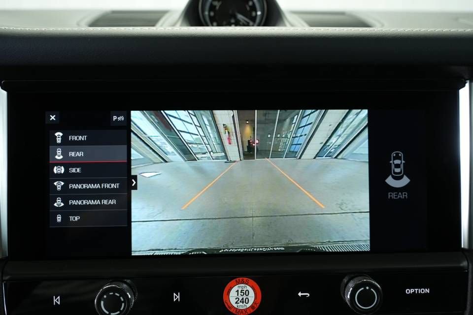 Certified 2025 Porsche Macan AWD/4WD image 19