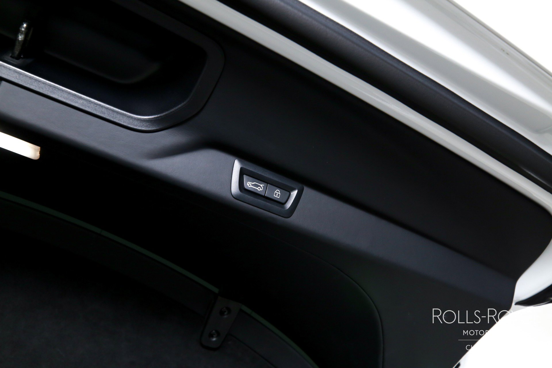 Used 2021 Rolls-Royce Cullinan Black Badge image 25