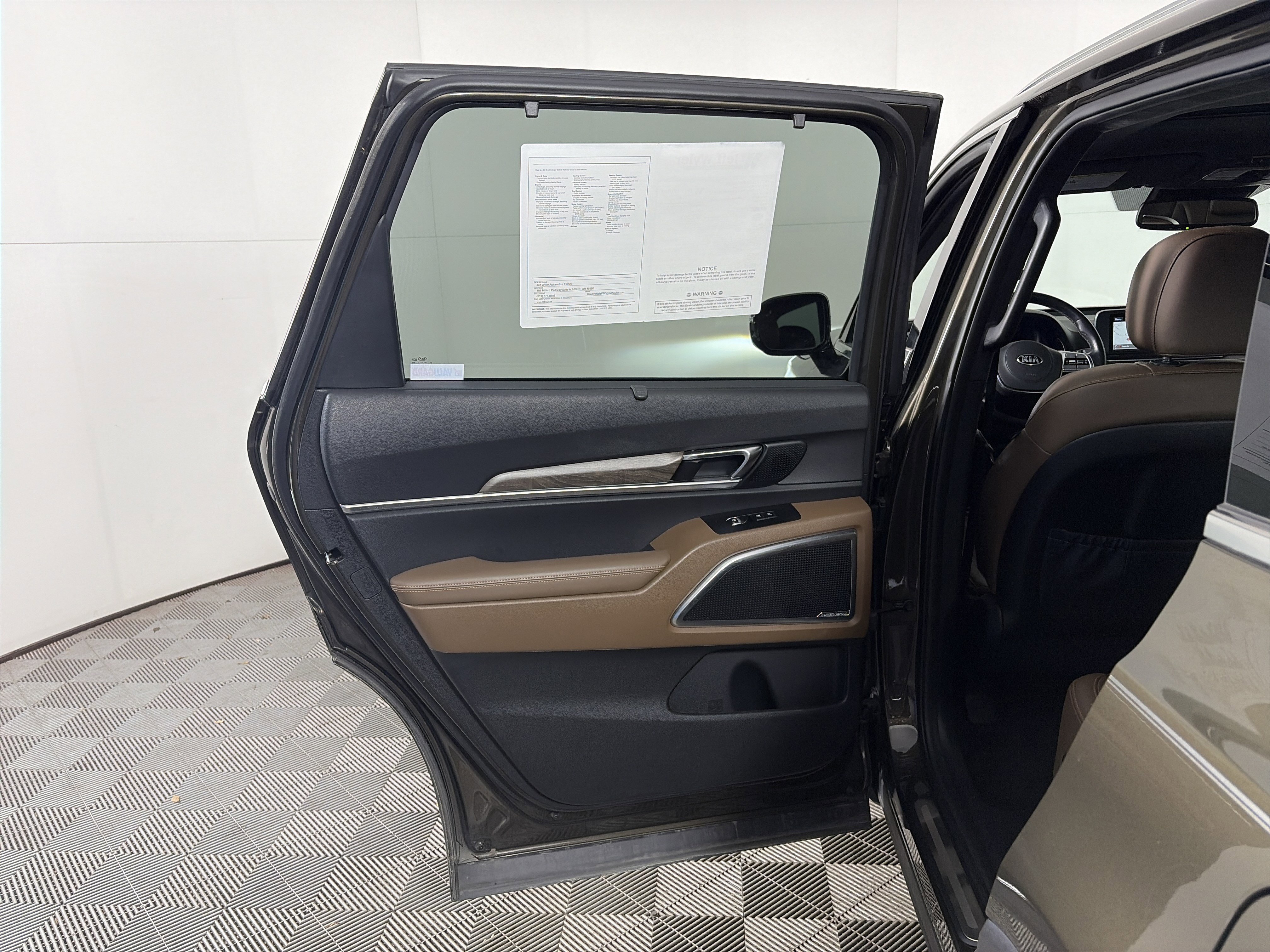 Used 2020 Kia Telluride SX w/ SX Prestige Package image 37