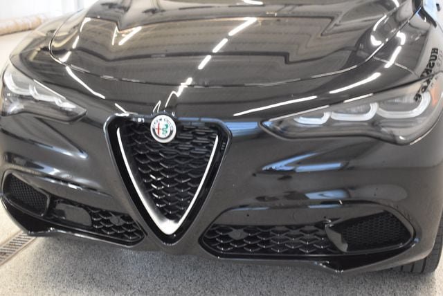 Used 2024 Alfa Romeo Stelvio Ti w/ Performance Driving Package AWD/4WD image 14