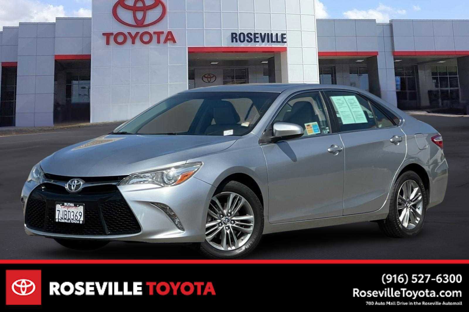 Used 2015 Toyota Camry SE w/ Moonroof Package image 1